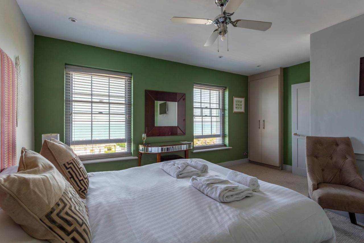 Crescent Victoria Hotel 4*