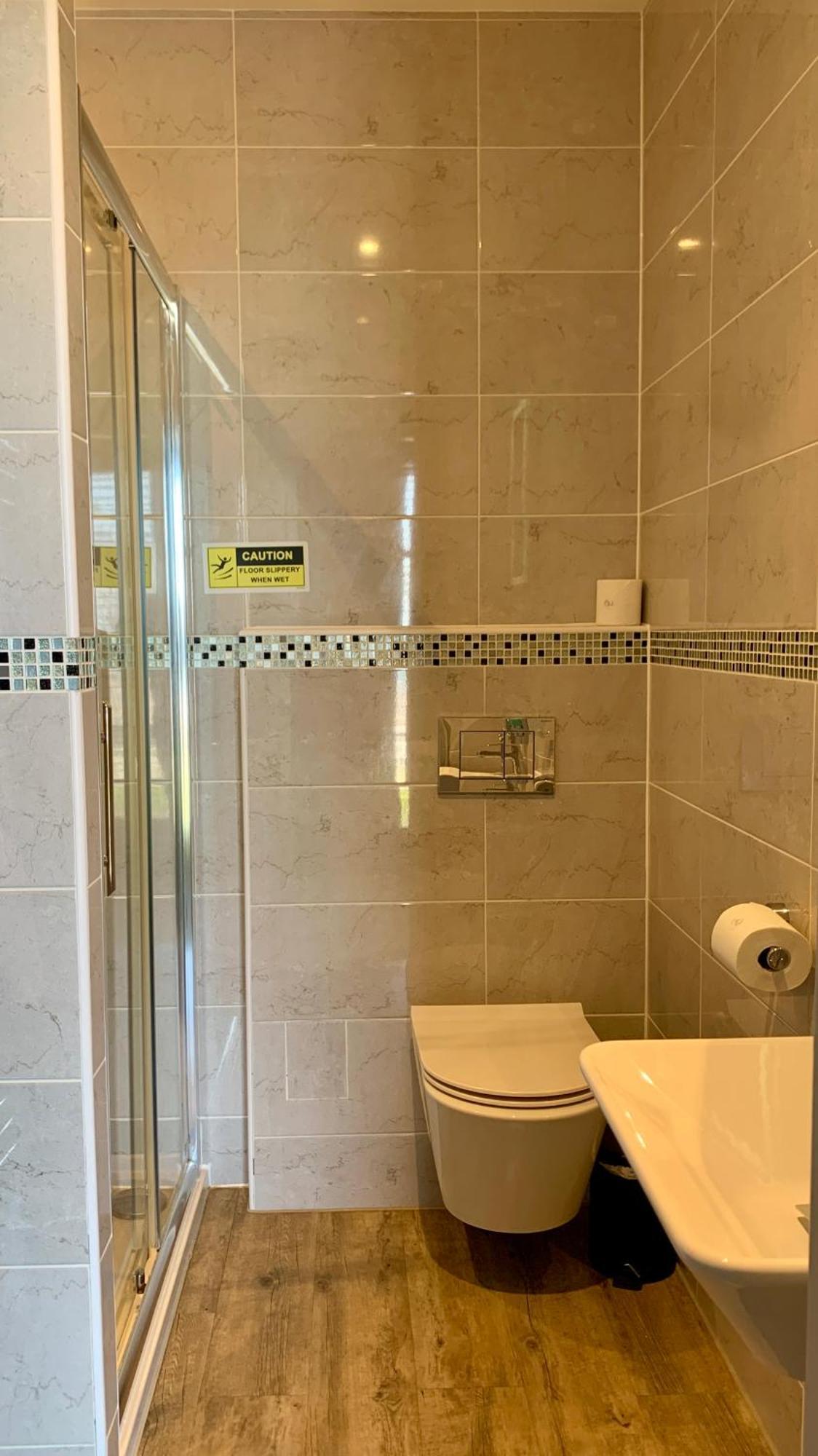 Crescent Victoria Hotel 4*